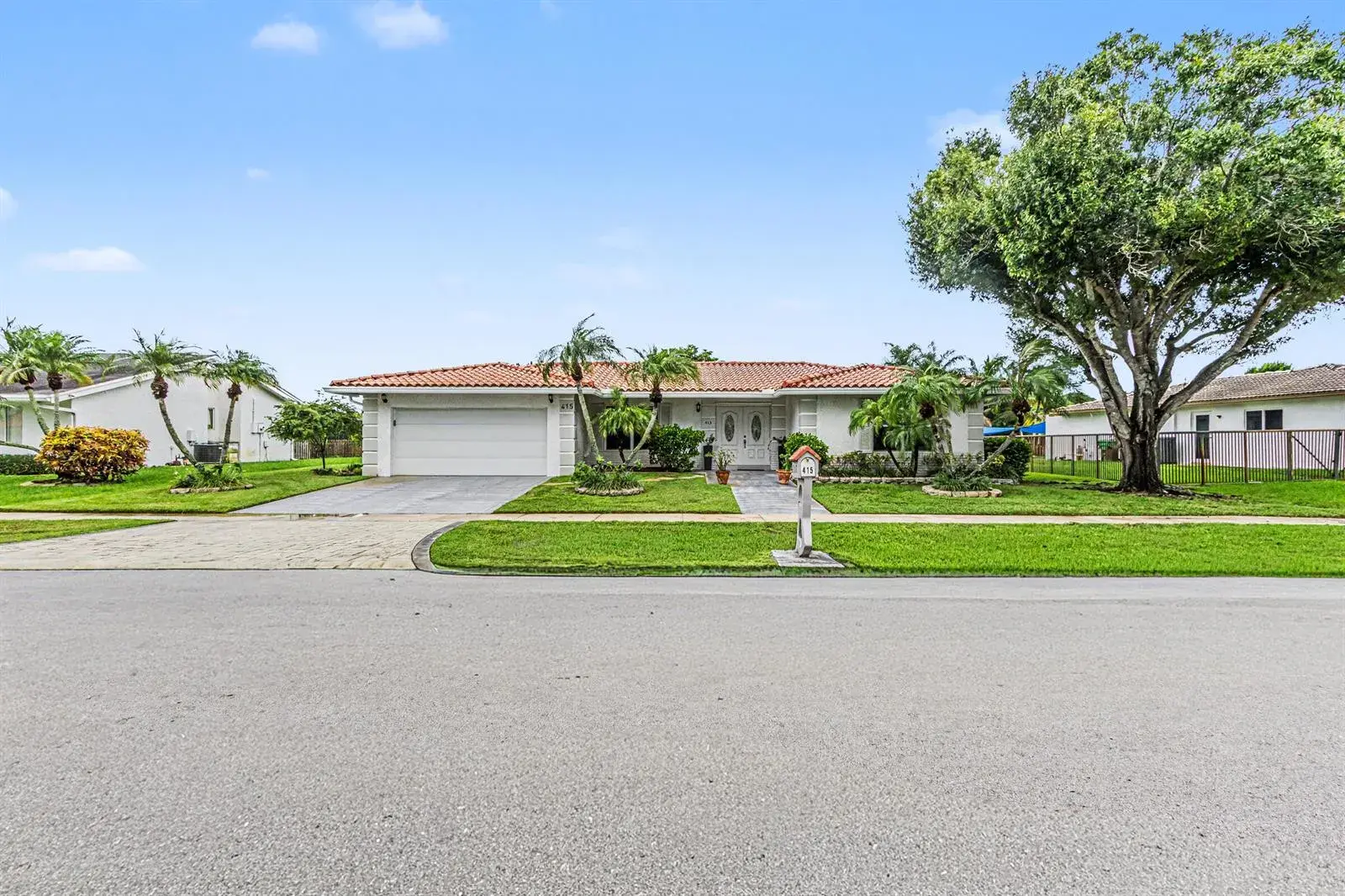 3 bedroom 2 bath Residential for sale at 415 SAILBOAT Circle, Weston FL 33326
