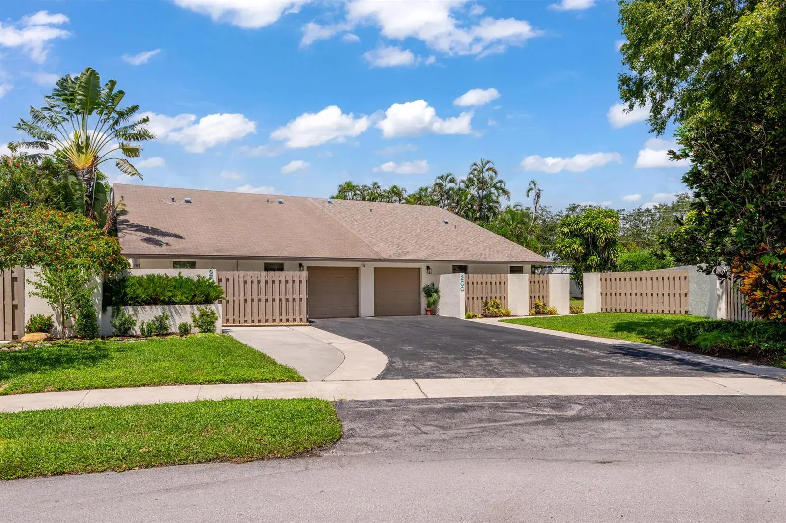 2 bedroom 2 bath Residential for sale at 200 SW 29th Avenue, Delray Beach FL 33445