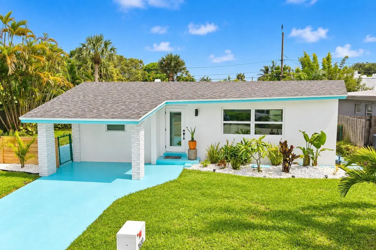 2 bedroom 2 bath Residential for sale at 1610 N J Terrace, FL 33460