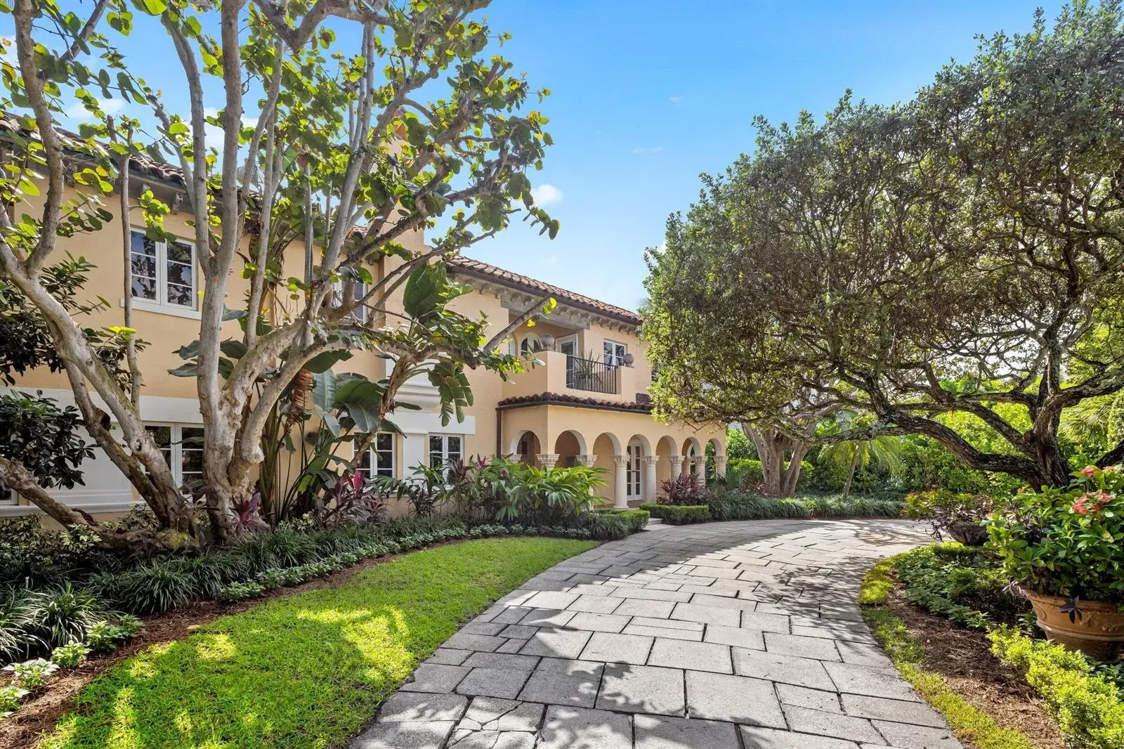 8 bedroom 8 bath Residential for sale at 124 Brazilian Avenue, Palm Beach FL 33480