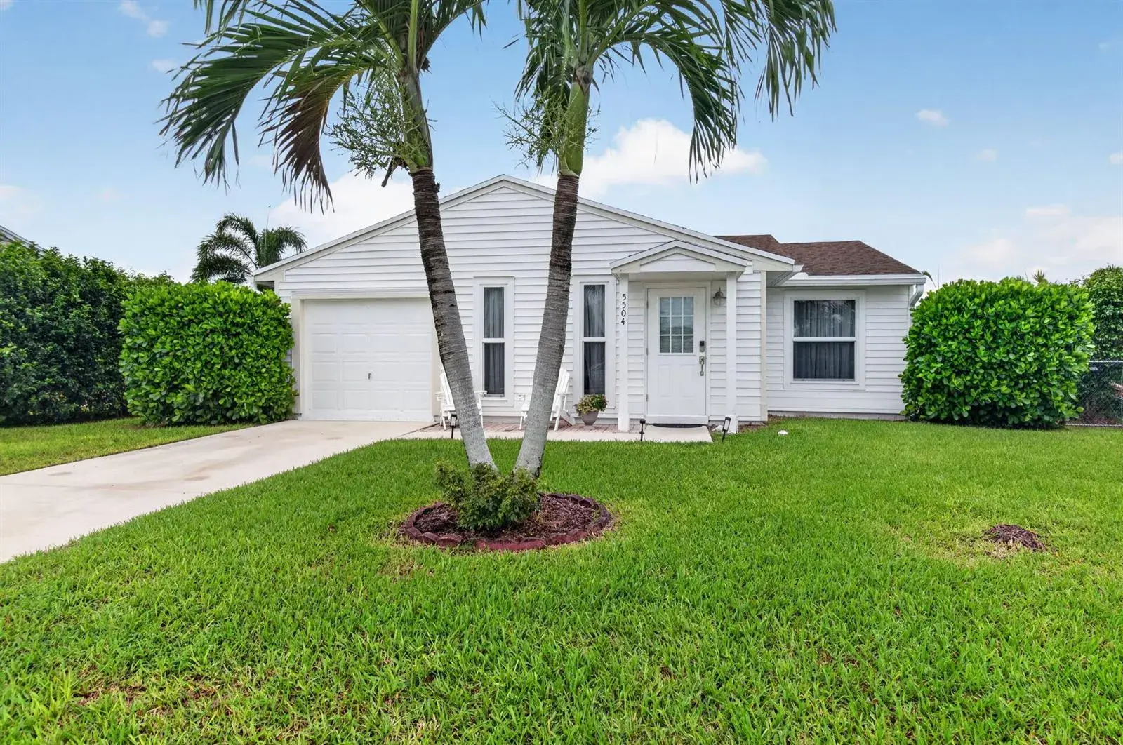 2 bedroom 2 bath Residential for sale at 5504 COURTNEY Circle, Boynton Beach FL 33472