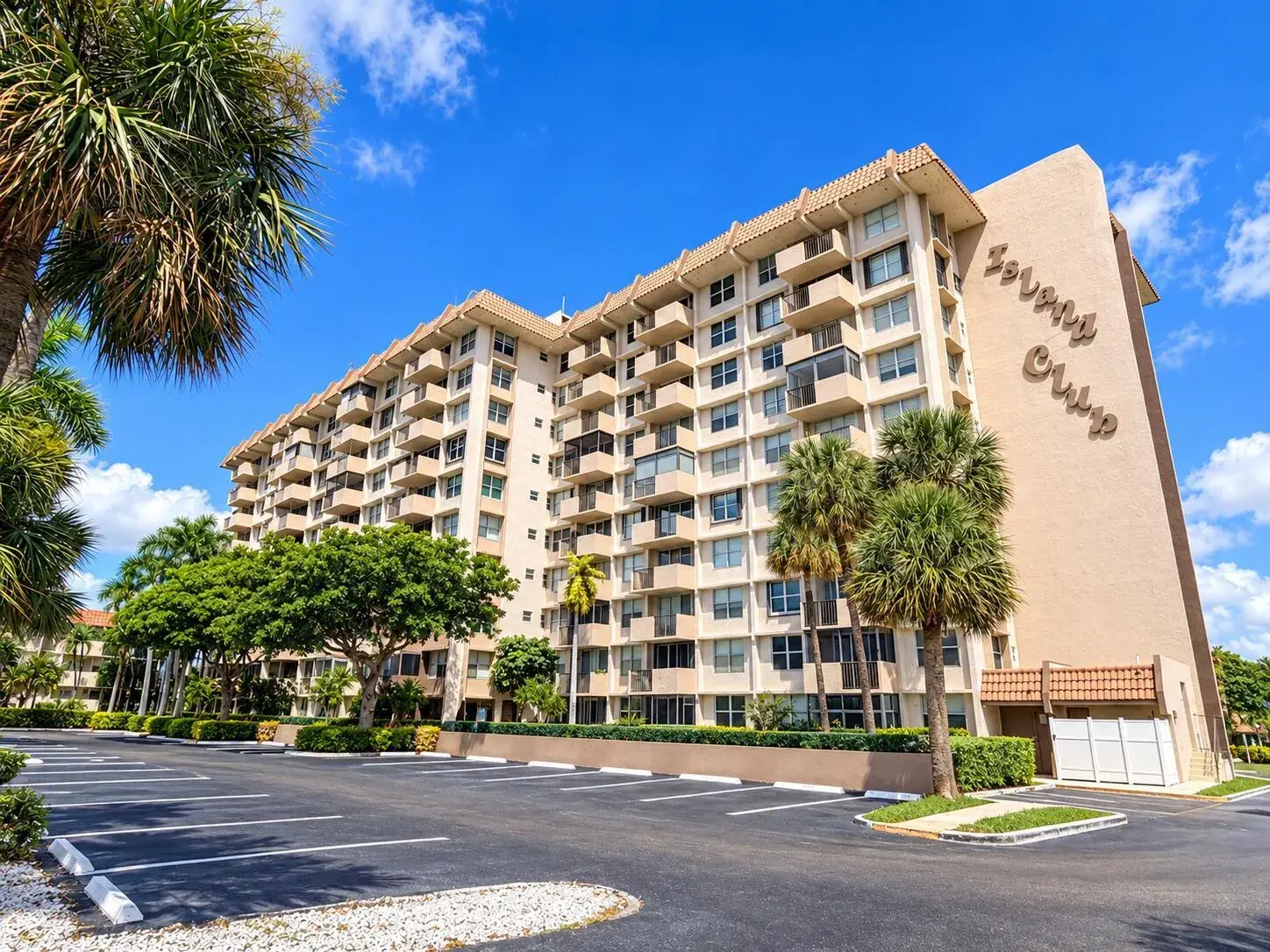 2 bedroom 2 bath Residential for sale at 777 S Federal Highway, Pompano Beach FL 33062