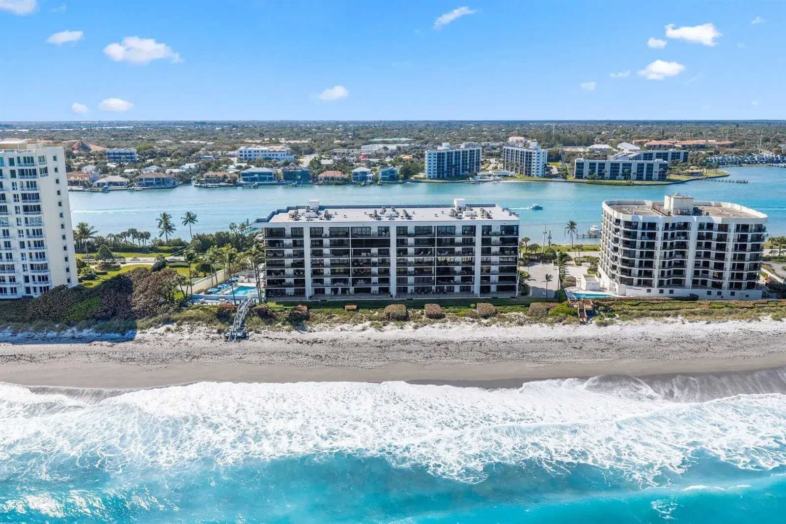 3 bedroom 5 bath Residential for sale at 19750 S Beach Road # 7050, Jupiter FL 33469