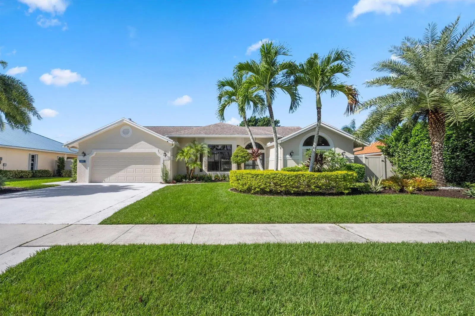 4 bedroom 2 bath Residential for sale at 1991 Lynton Circle, Wellington FL 33414