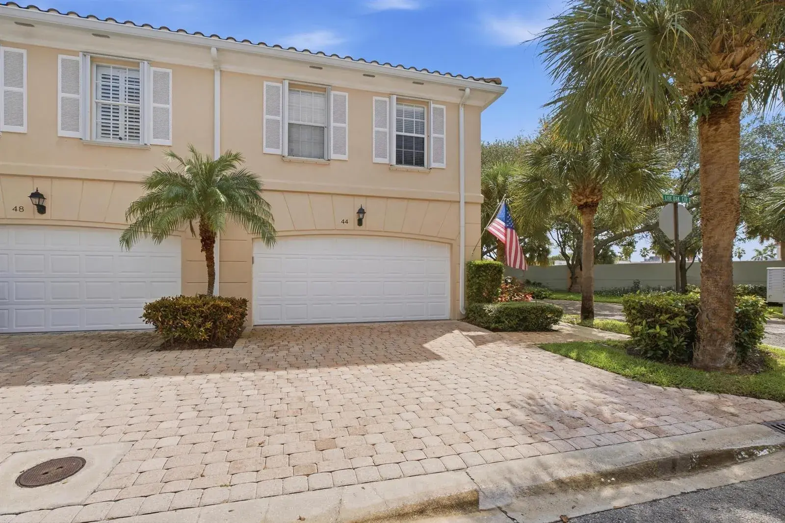 3 bedroom 2 bath Residential for sale at 44 LIVE OAK Circle, Tequesta FL 33469