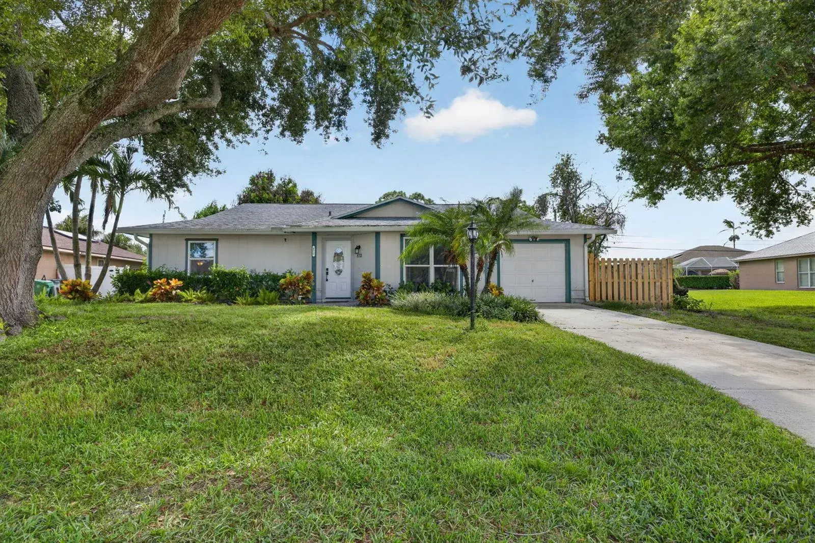 2 bedroom 2 bath Residential for sale at 872 SW NICHOLS Terrace, Port St. Lucie FL 34953