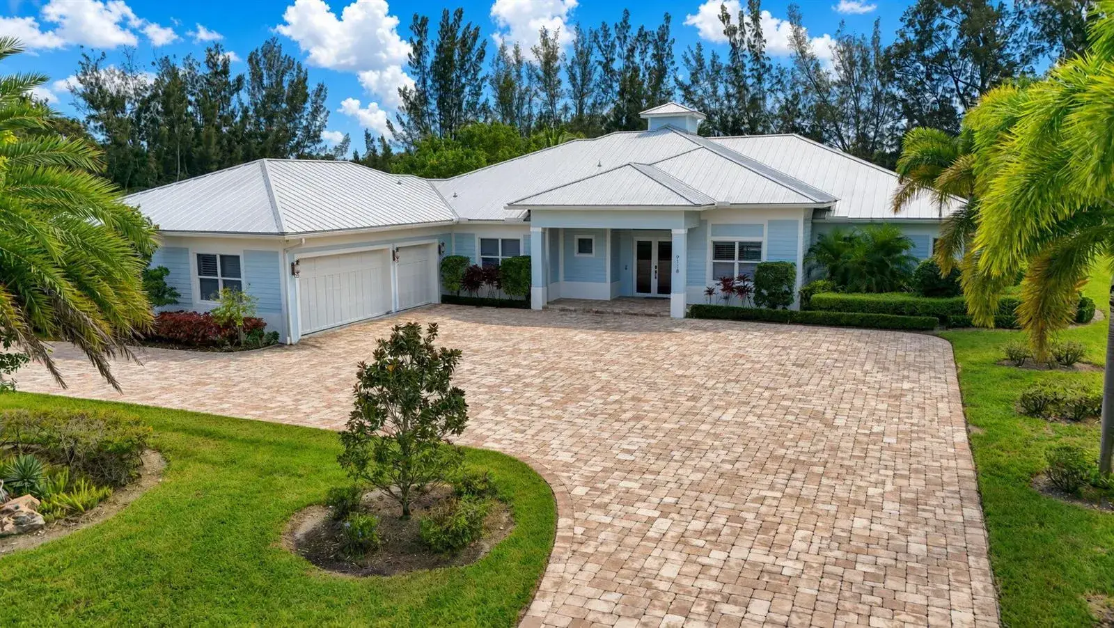 6 bedroom 5 bath Residential for sale at 9118 Whippoorwill Trail, Jupiter FL 33478