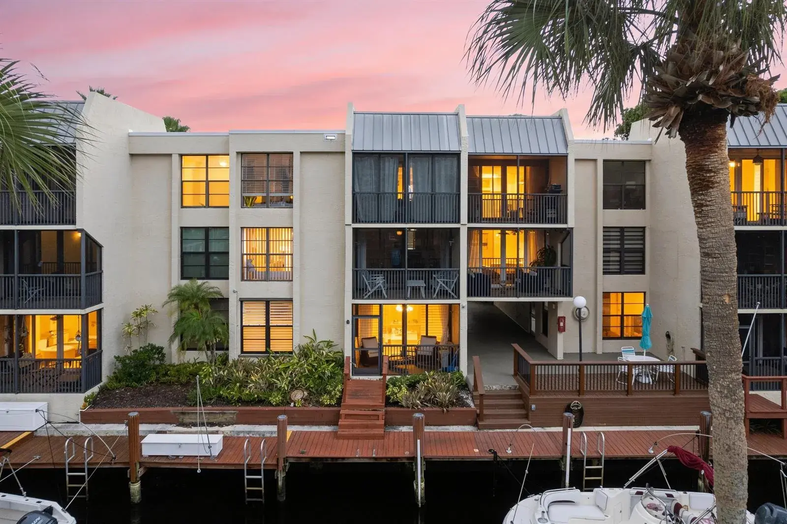 16 ROYAL PALM Way # 205, Boca Raton FL 33432