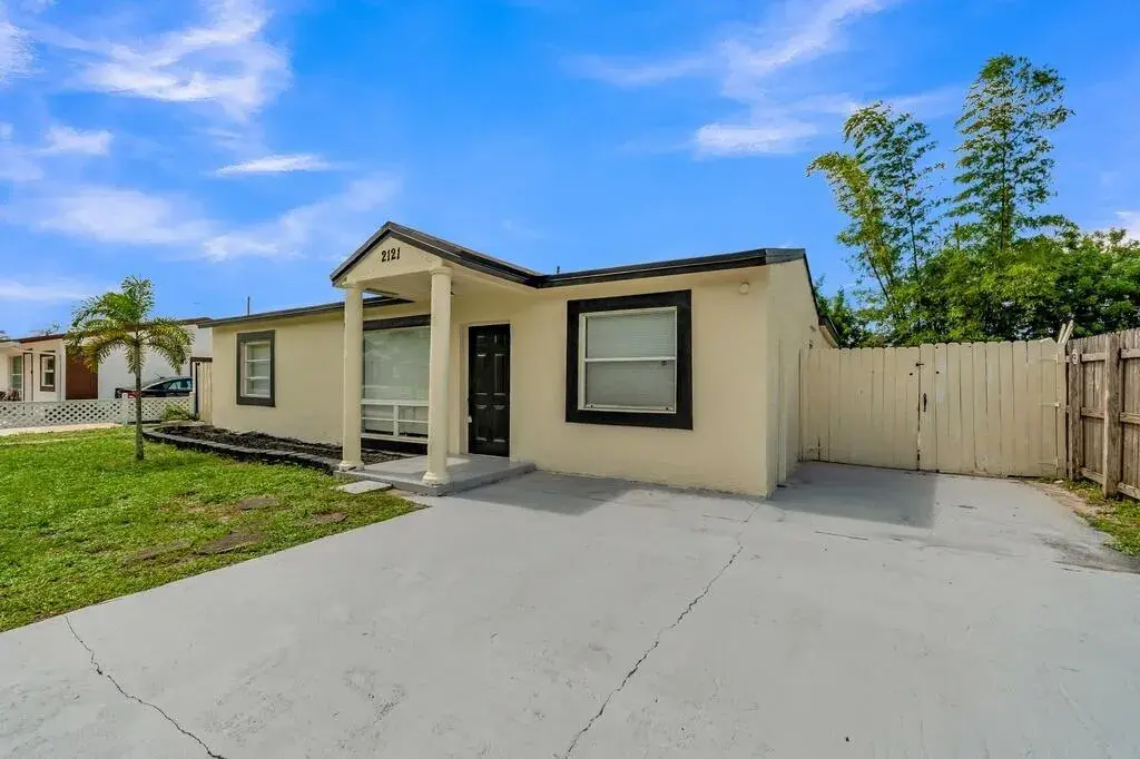 3 bedroom 2 bath Residential for sale at 2121 SW 46TH Avenue, Fort Lauderdale FL 33317