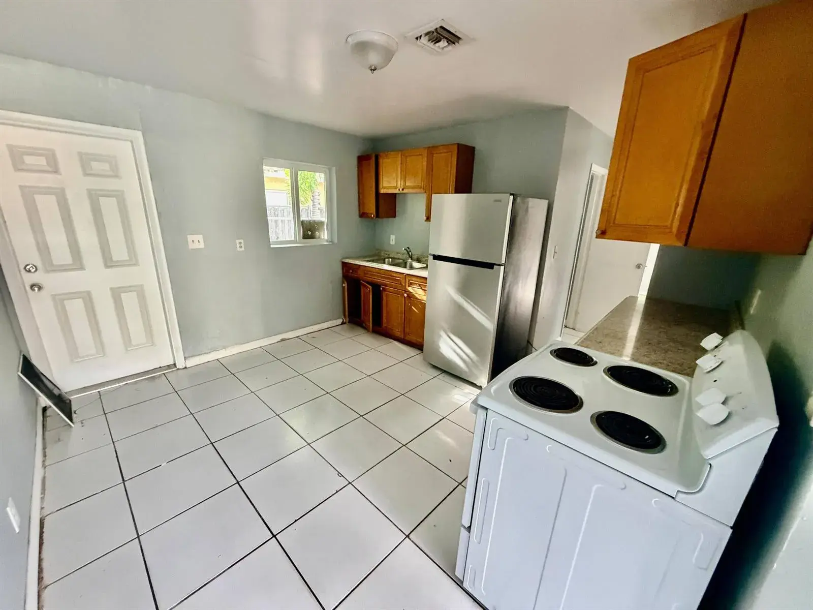 2 bedroom 2 bath Residential Lease for rent at 1132 NW 5TH Court # 1A, Fort Lauderdale FL 33311