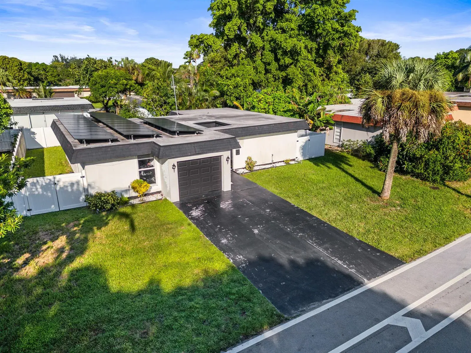 3 bedroom 2 bath Residential for sale at 6408 Brookwood Boulevard, Tamarac FL 33321