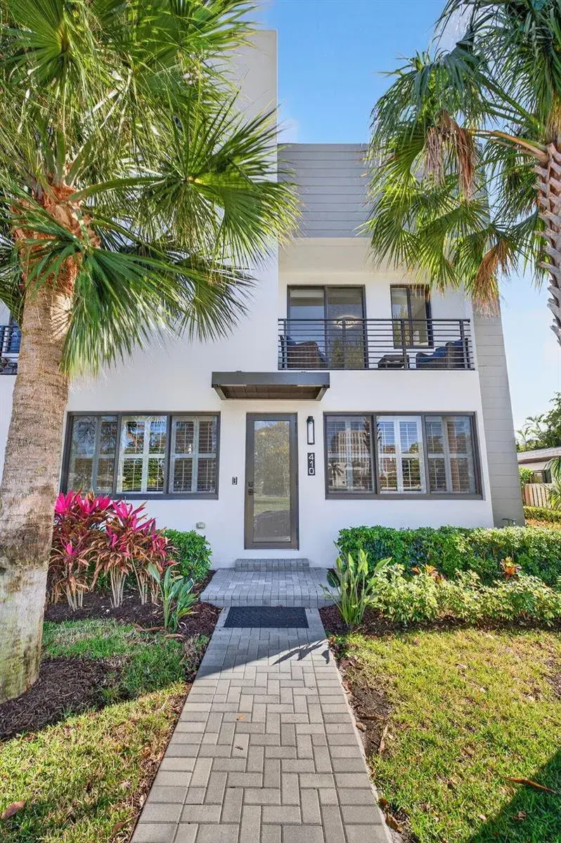 3 bedroom 3 bath Residential for sale at 410 SE 12th Court, Fort Lauderdale FL 33316