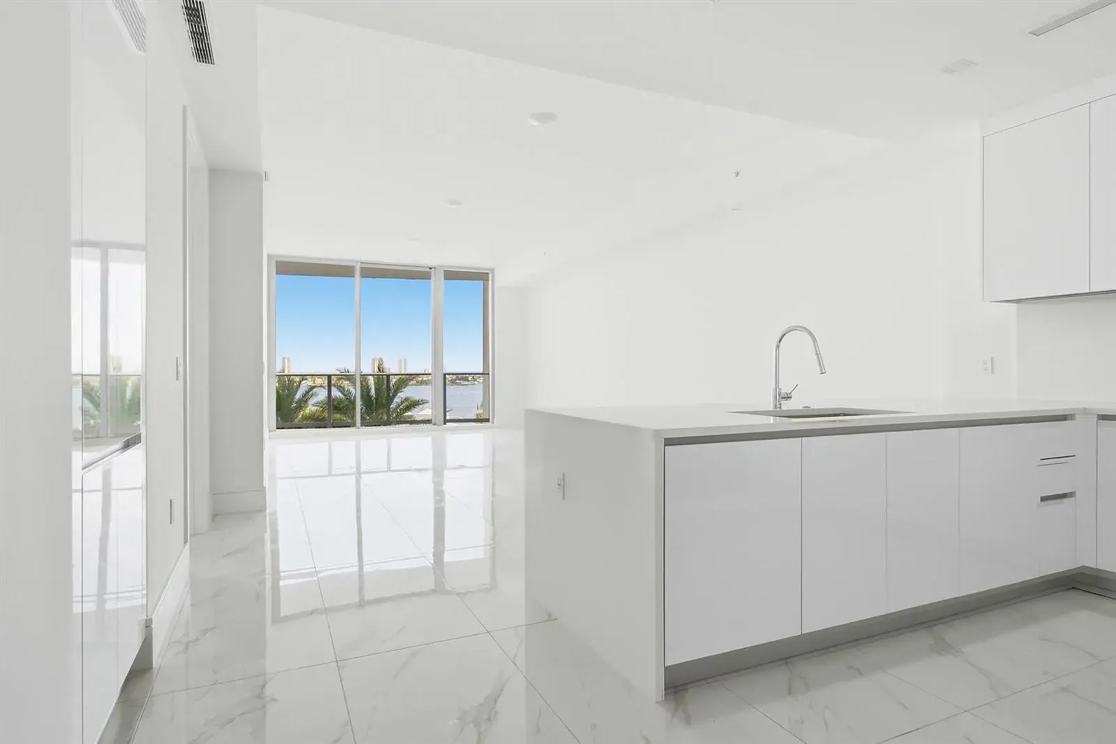 2 bedroom 2 bath Residential for sale at 220 Lake Shore Drive # 804, Lake Park FL 33403