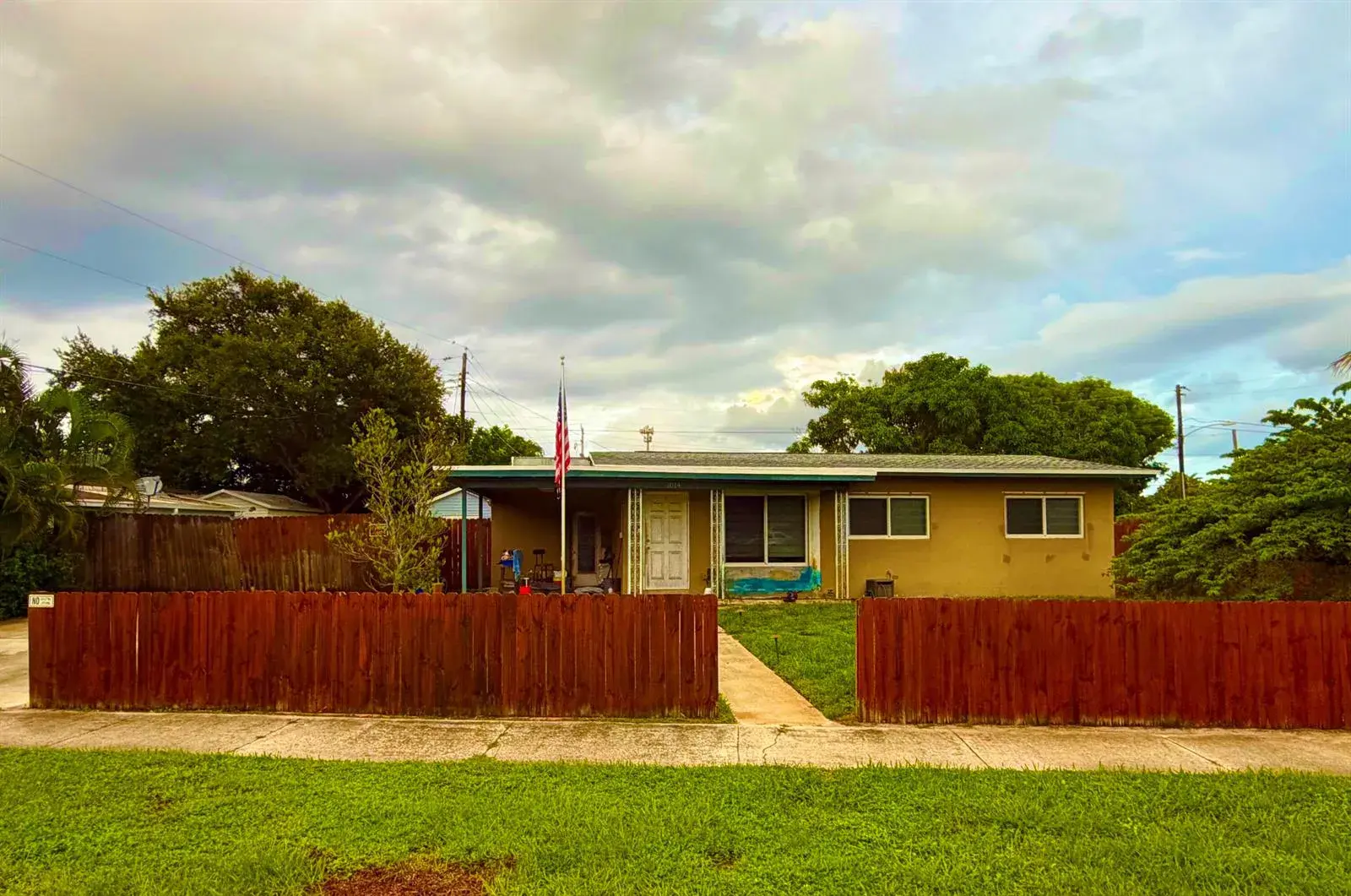 1014 S 9th Street S, Lantana FL 33462