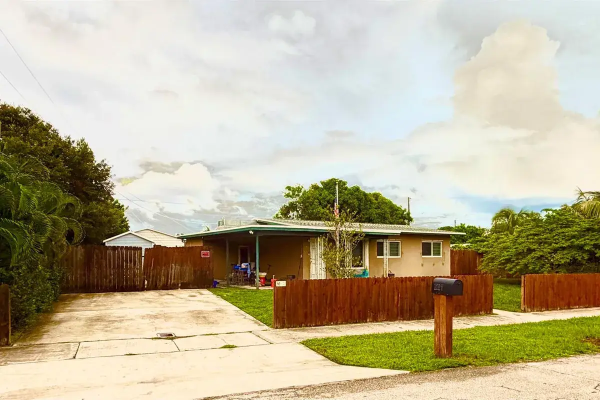1014 S 9th Street S, Lantana FL 33462