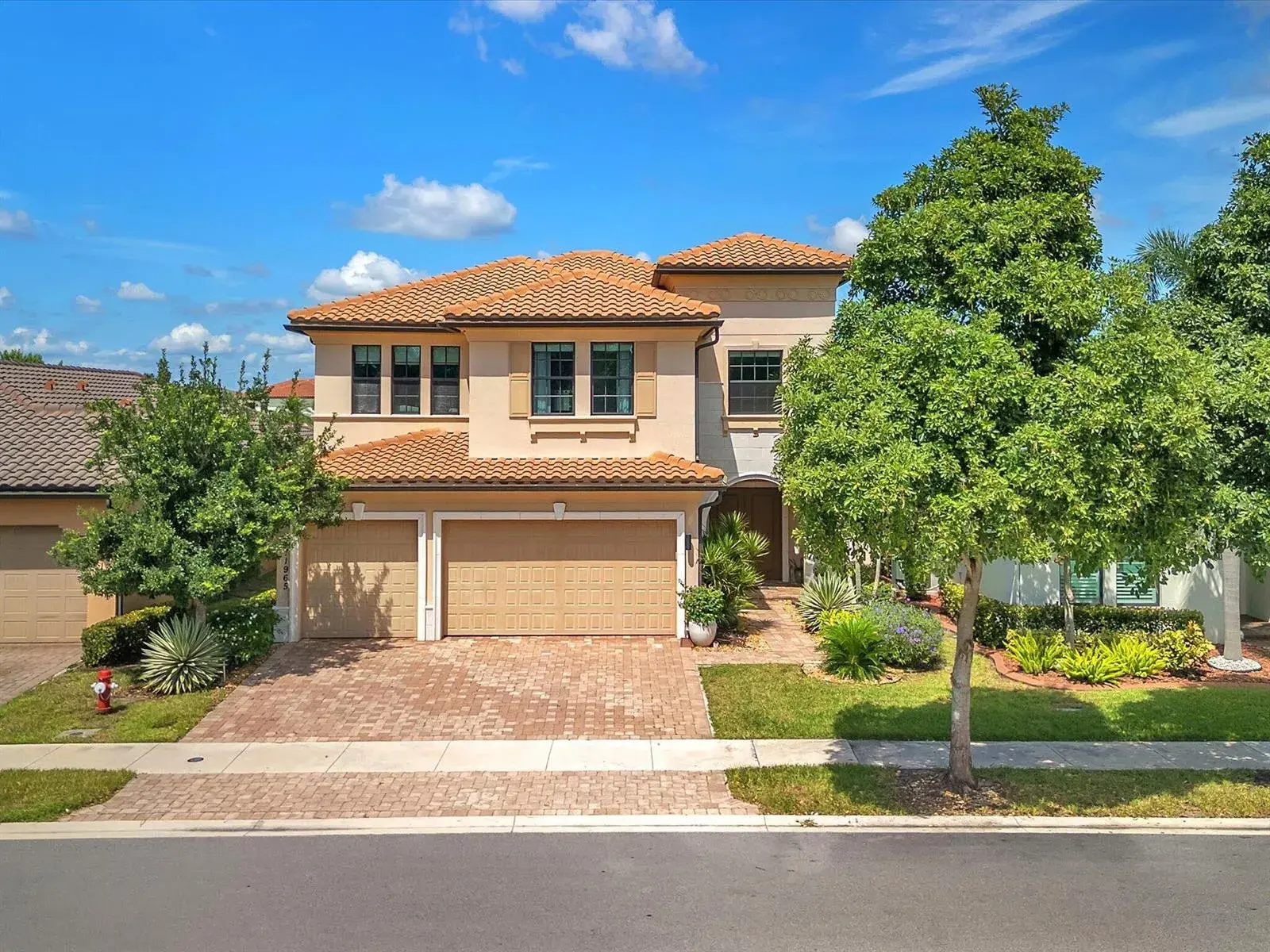5 bedroom 4 bath Residential for sale at 11965 S BAYPOINT Circle, Parkland FL 33076