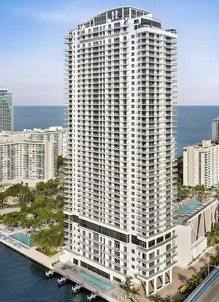 2 bedroom 2 bath Residential for sale at 4010 S Ocean Drive # R1007, Hollywood FL 33019