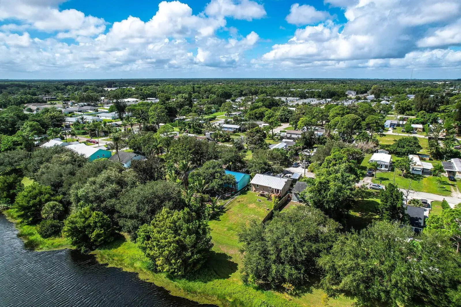2 bedroom 2 bath Residential for sale at 5275 SE Horizon Avenue, Stuart FL 34997