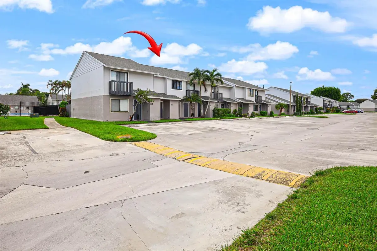 4605 Pier Drive, FL 33463