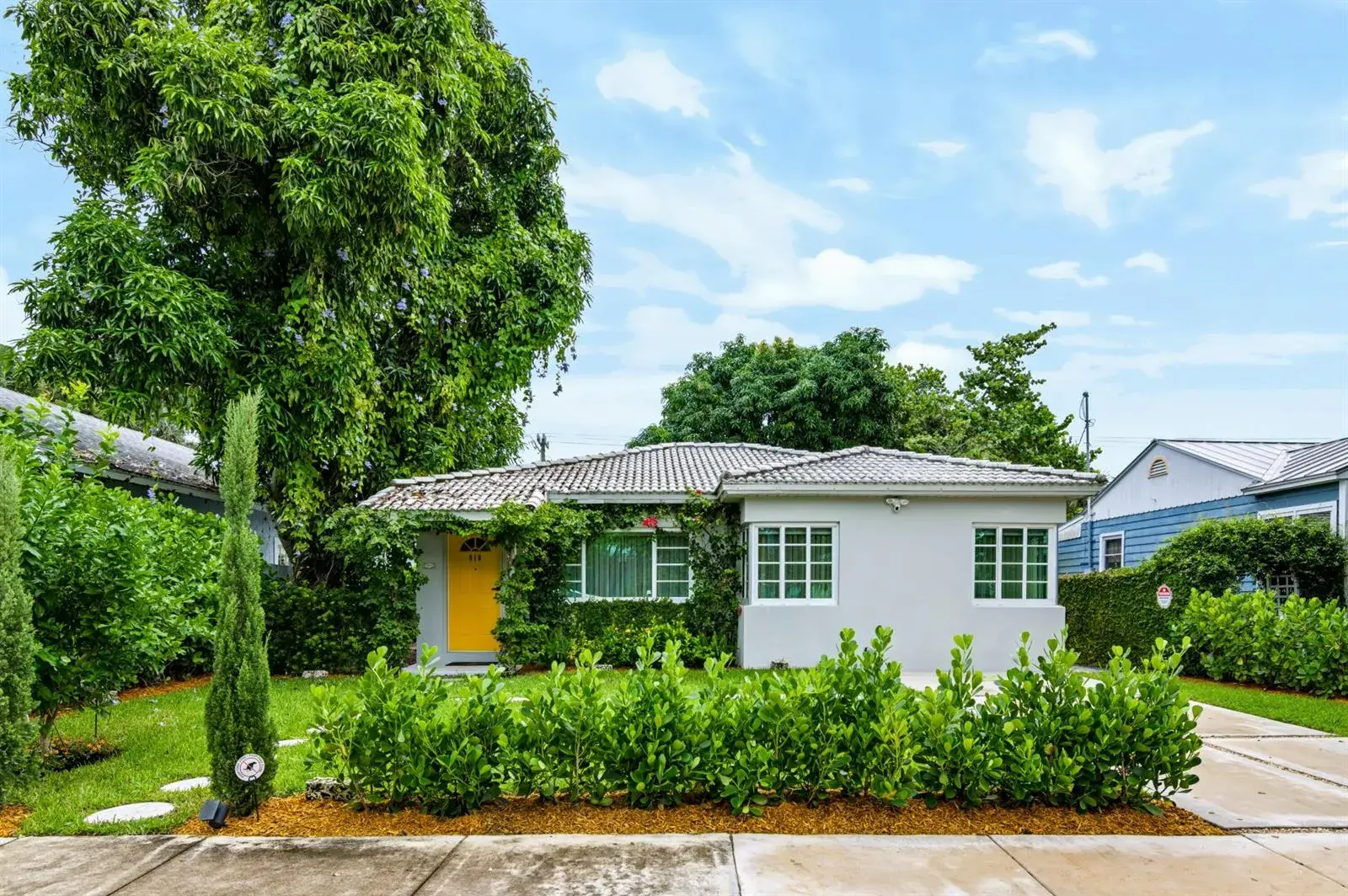 3 bedroom 2 bath Residential for sale at 910 N M Street, FL 33460