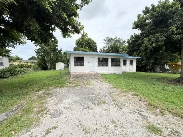 4 bedroom 2 bath Residential for sale at 1421 NW Avenue D, Belle Glade FL 33430