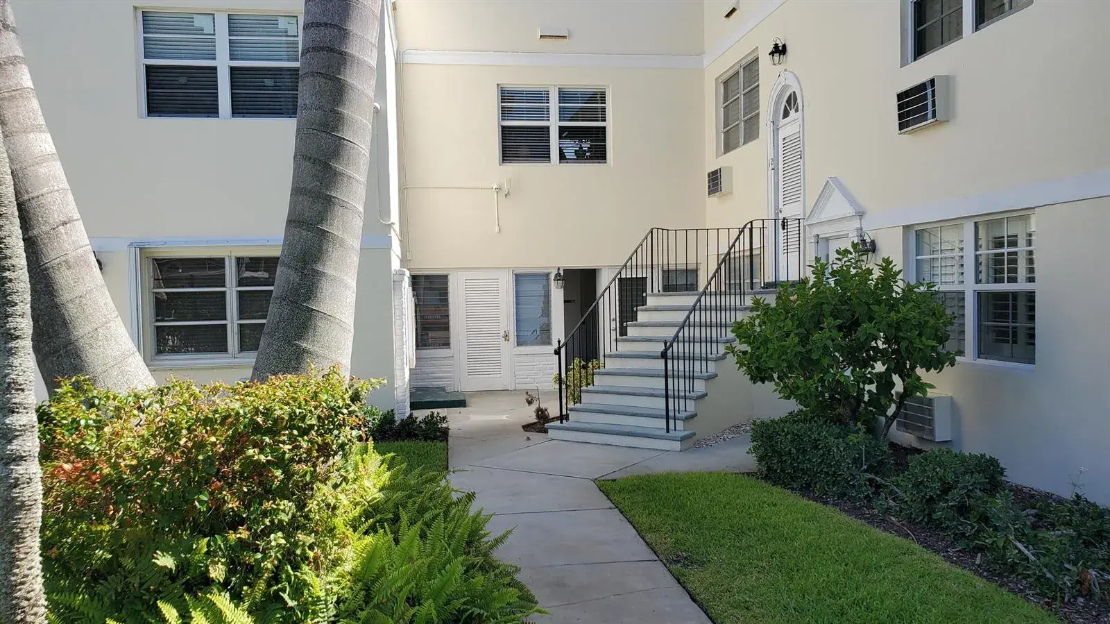 1 bath Residential for sale at 31 S Golfview Road, FL 33460
