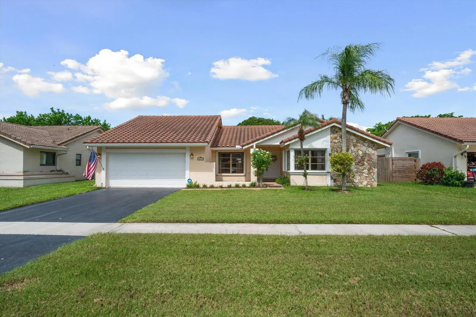 10407 NW 7th Street, Plantation FL 33324