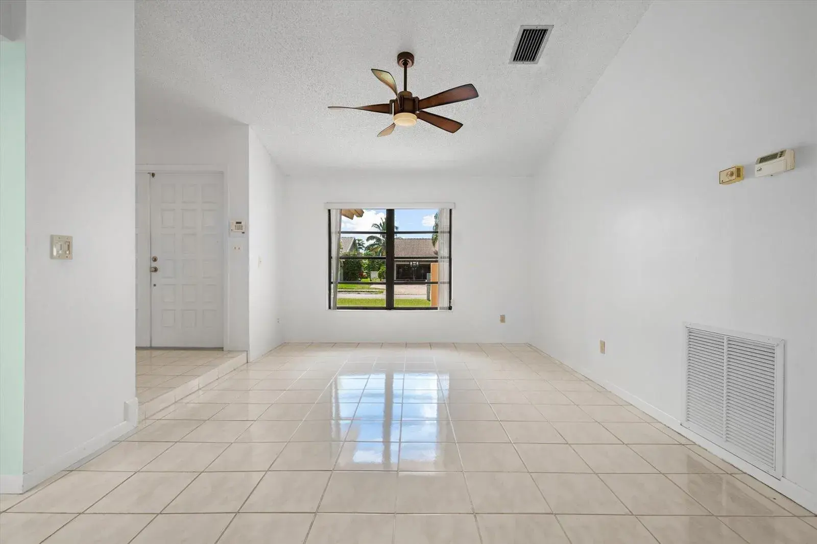 10407 NW 7th Street, Plantation FL 33324
