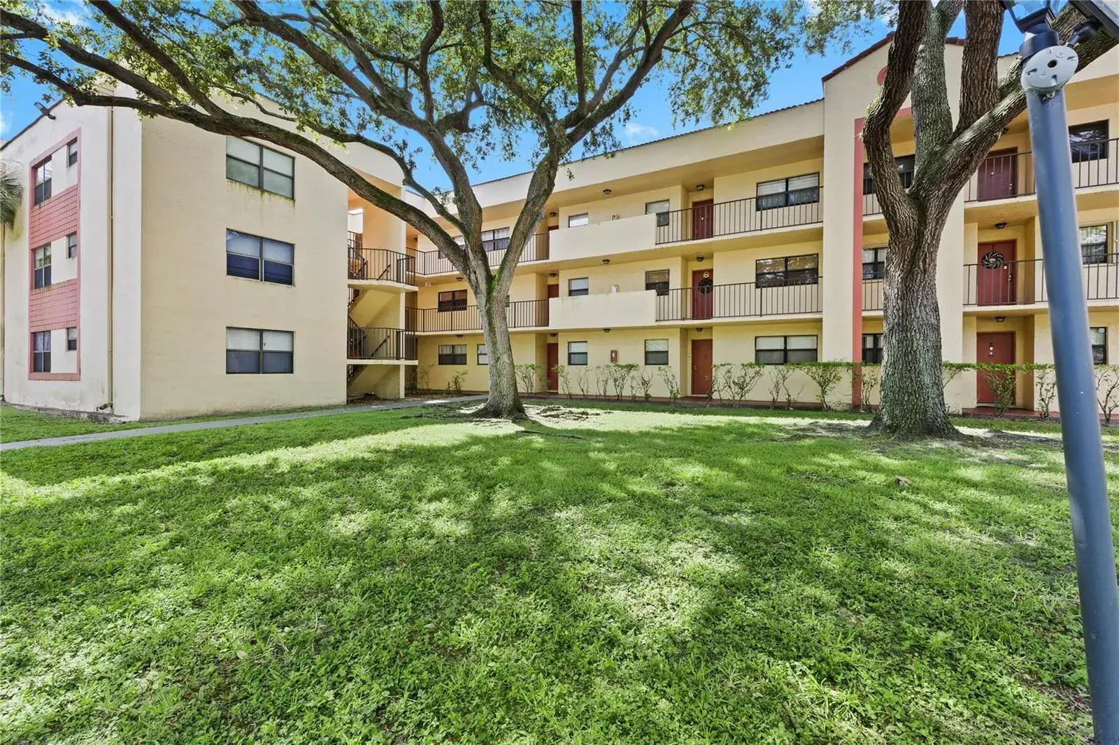 2 bedroom 2 bath Residential for sale at 3199 FOXCROFT Road # 304, Miramar FL 33025