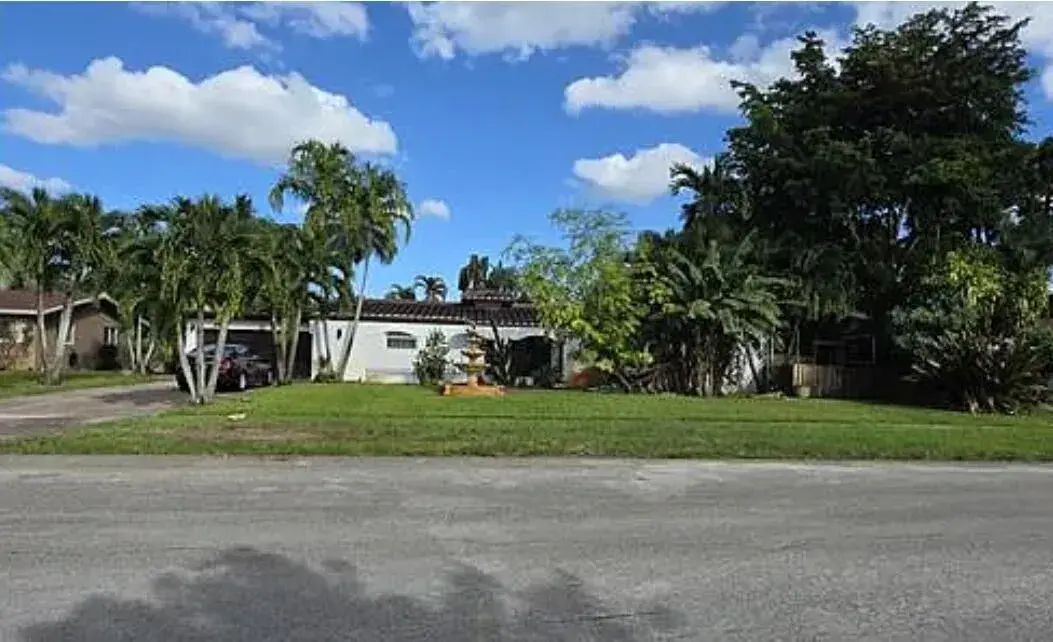 5 bedroom 4 bath Residential for sale at 690 NW 68TH Avenue, Plantation FL 33317