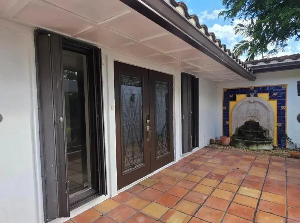 690 NW 68TH Avenue, Plantation FL 33317