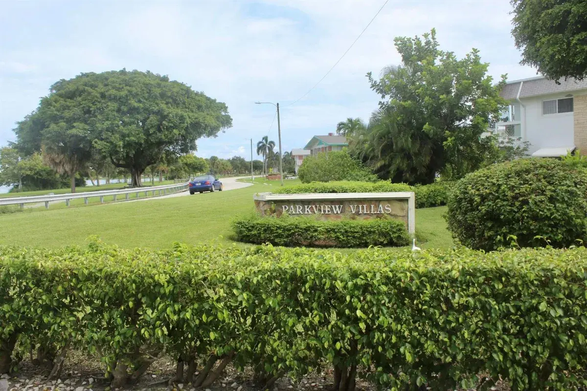 2440 Lake Osborne Drive # 105, FL 33461