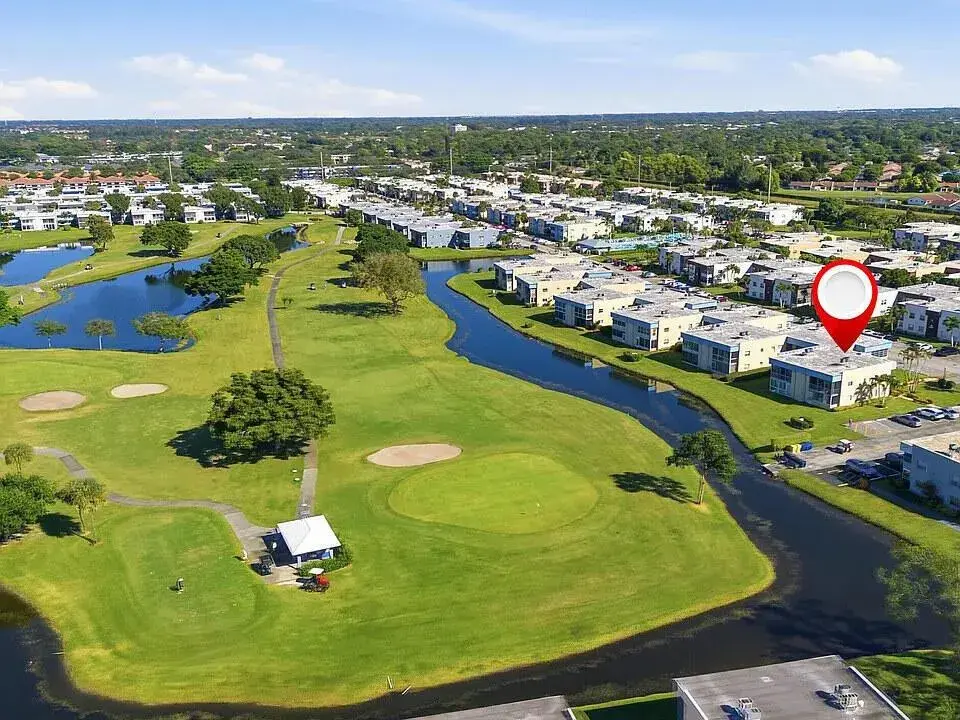 2 bedroom 2 bath Residential for sale at 193 Burgundy E, Delray Beach FL 33484