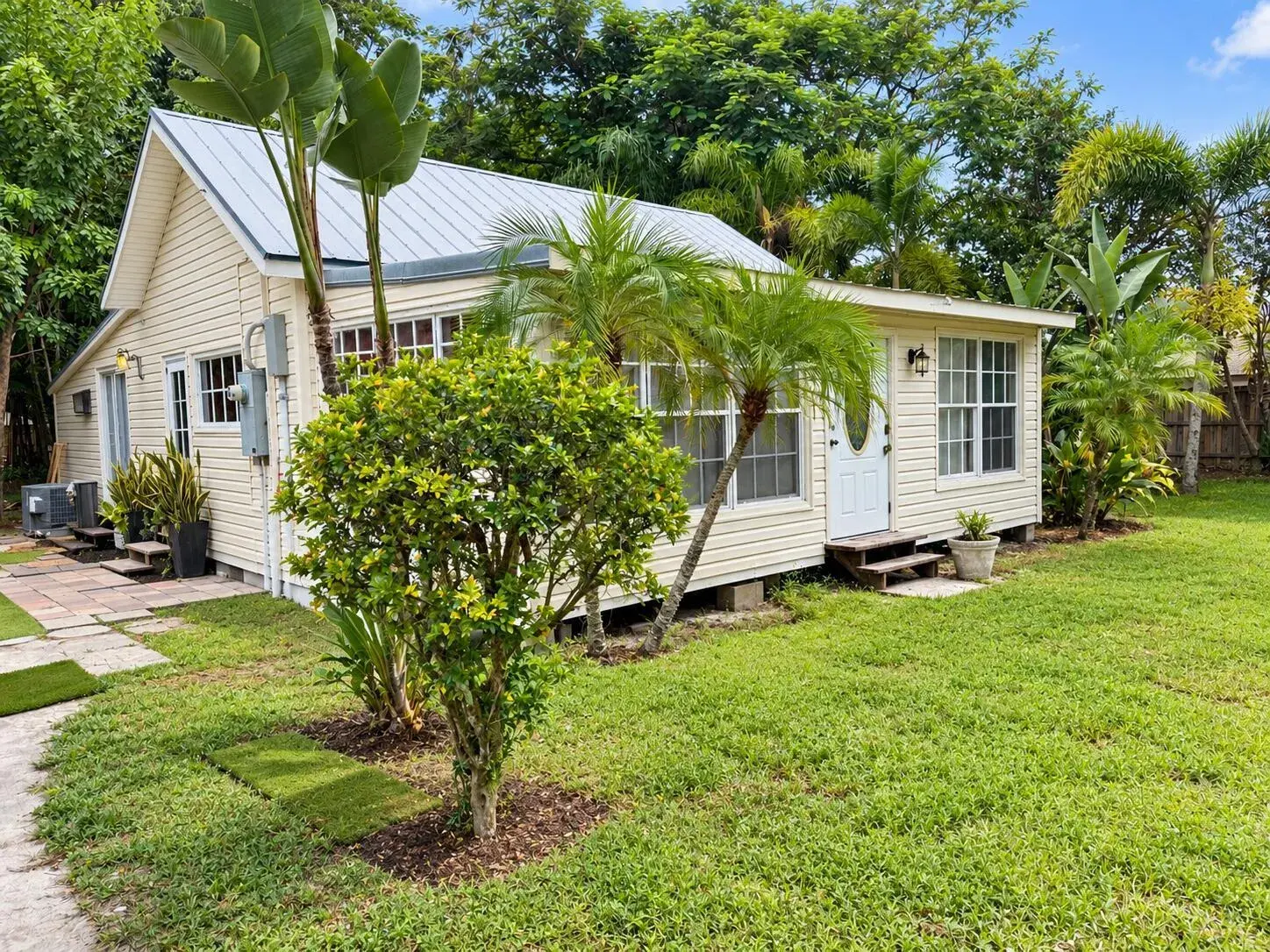 3 bedroom 2 bath Residential for sale at 151 TEMPLE Drive, FL 33470