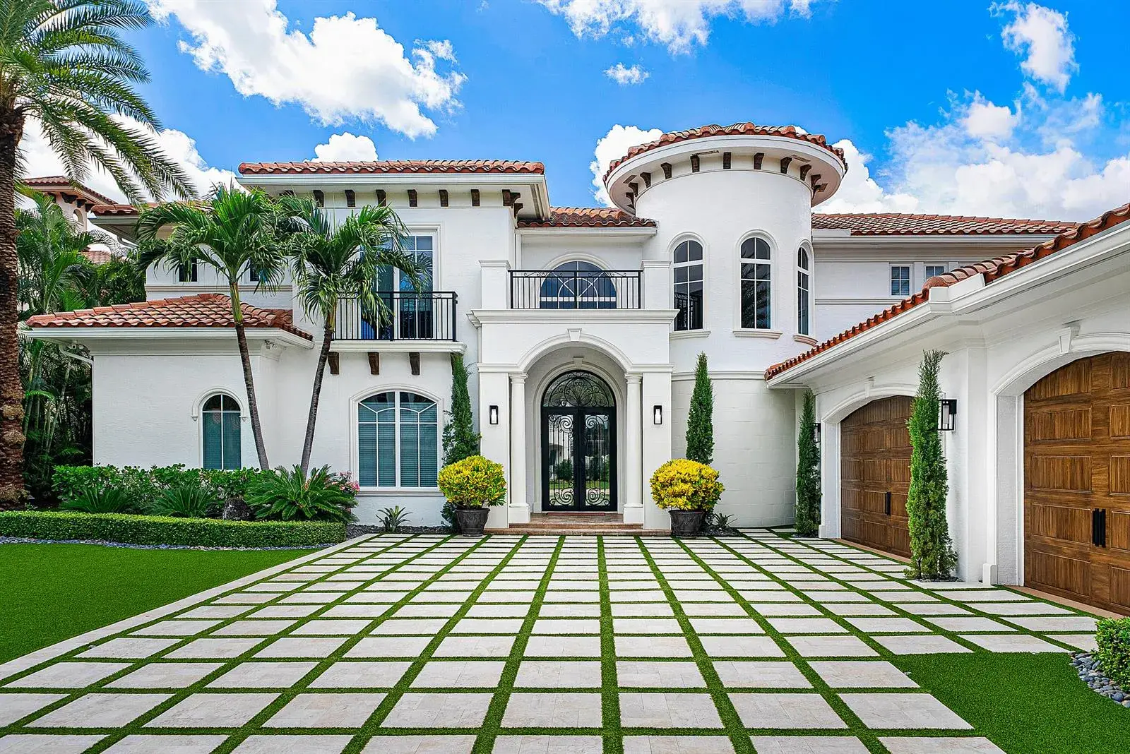 6 bedroom 5 bath Residential for sale at 521 NE SPANISH Trail, Boca Raton FL 33432