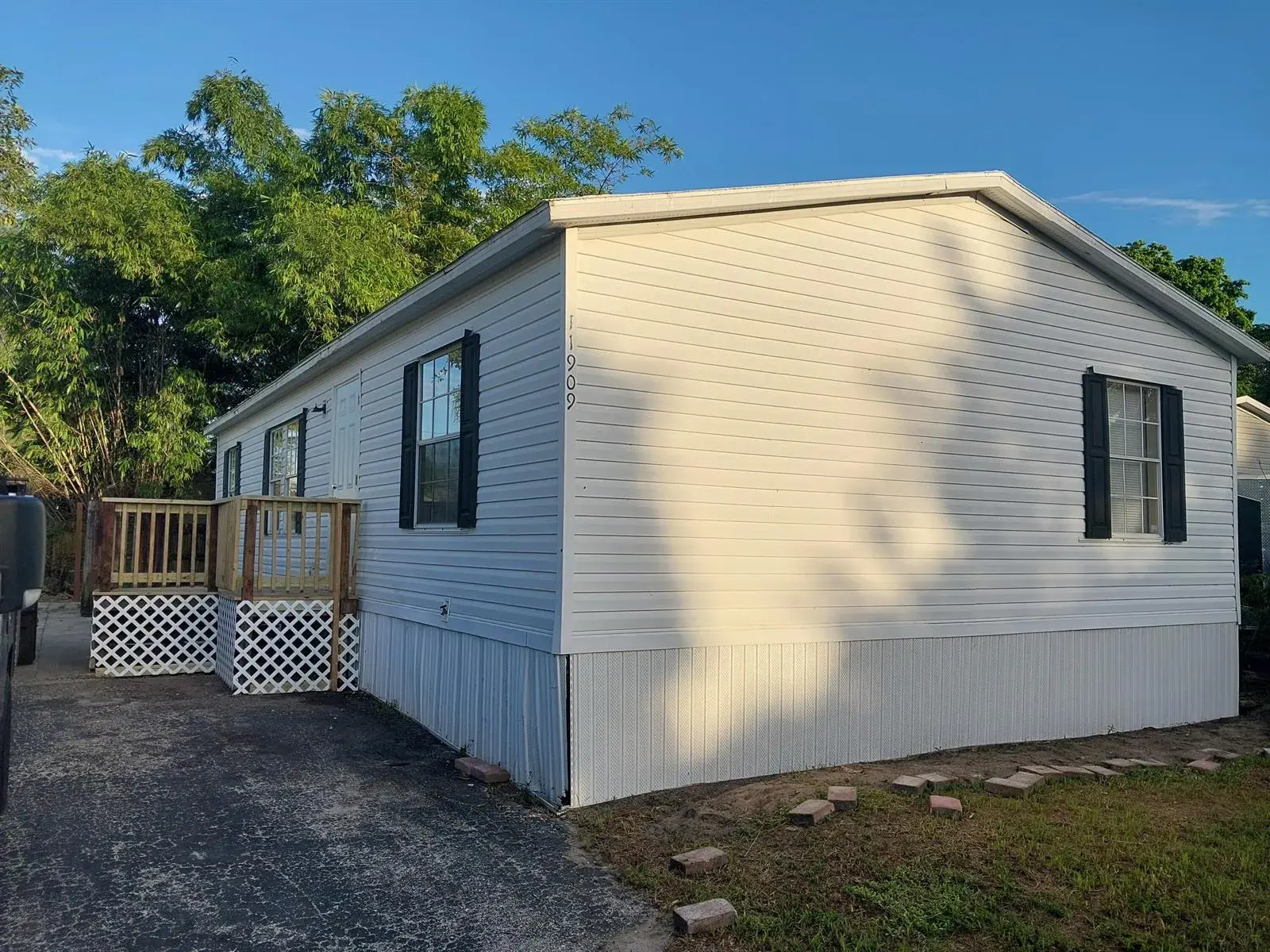 3 bedroom 2 bath Residential for sale at 11909 COVE Place, FL 33428