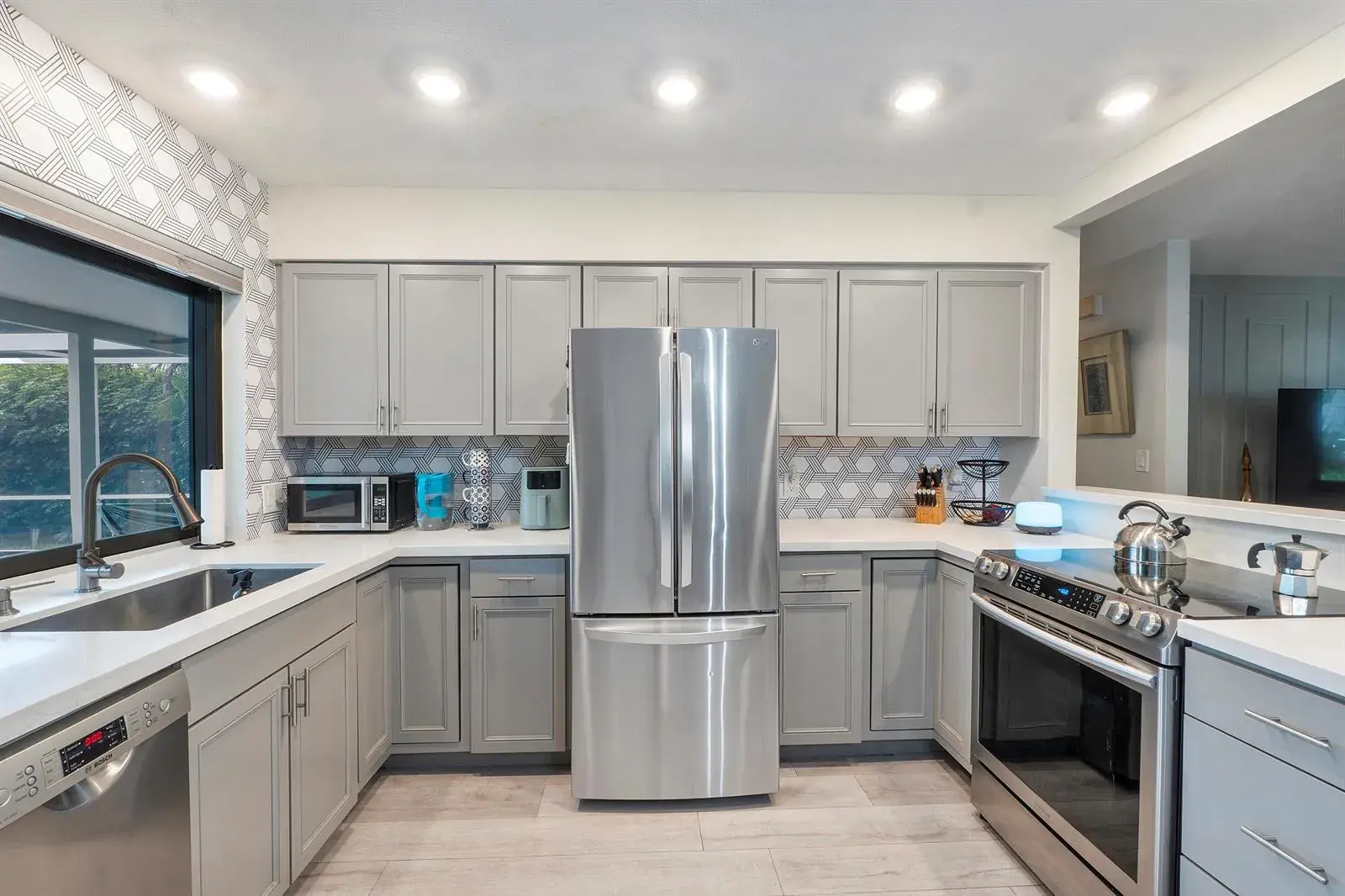 4450 NW 19th Avenue, Oakland Park FL 33309