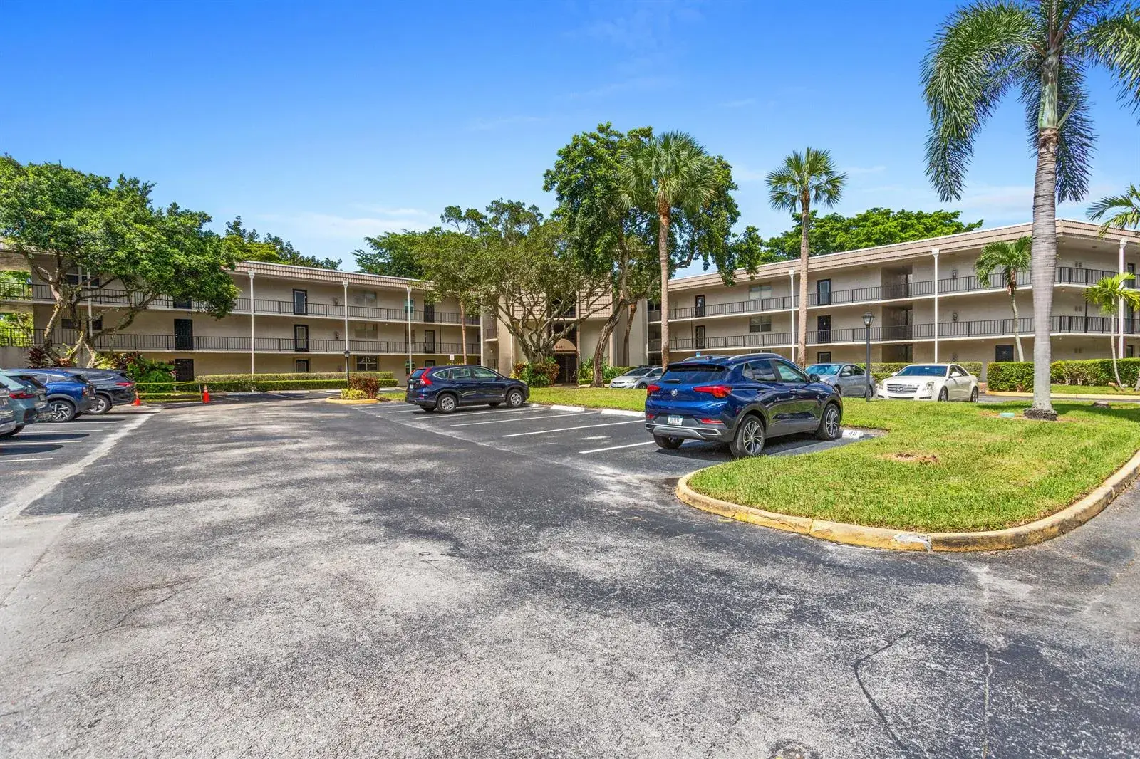 1 bedroom 1 bath Residential for sale at 9401 Lime Bay Boulevard # 214, Tamarac FL 33321