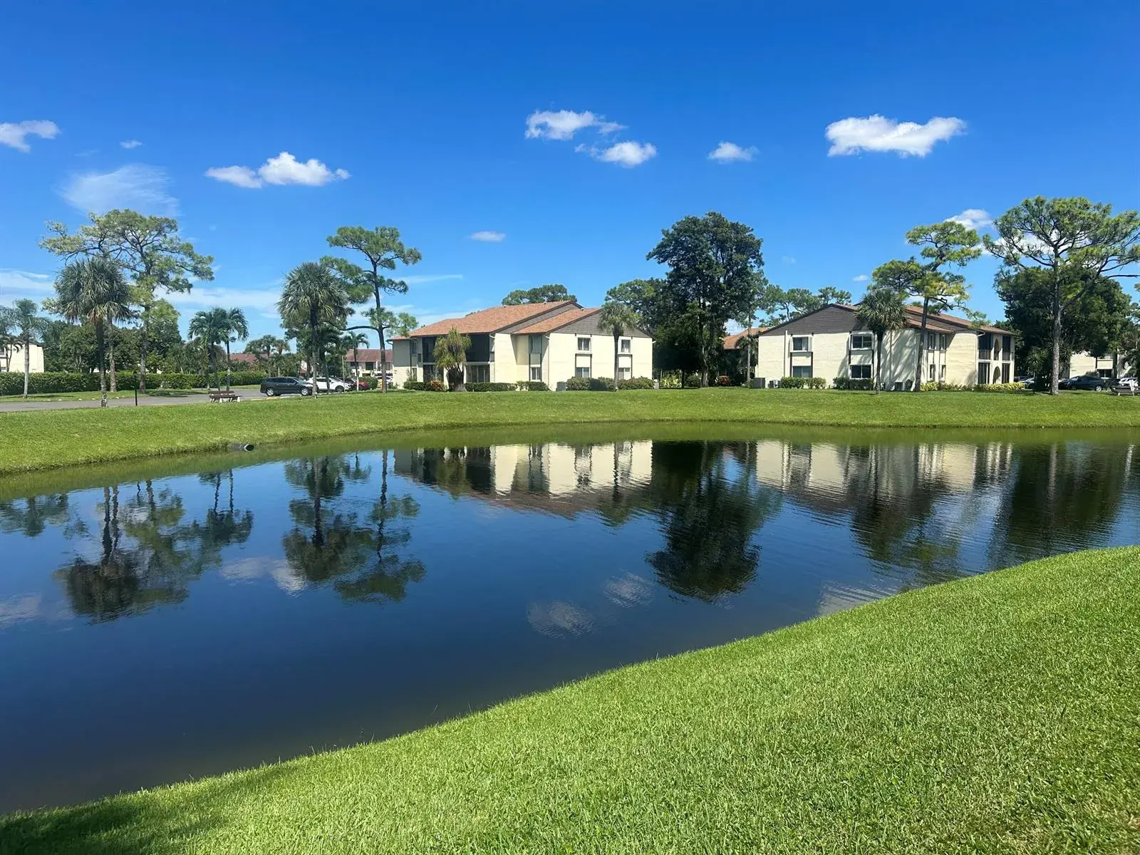 1 bedroom 1 bath Residential for sale at 5901 Whispering Pine Way # 2, FL 33463