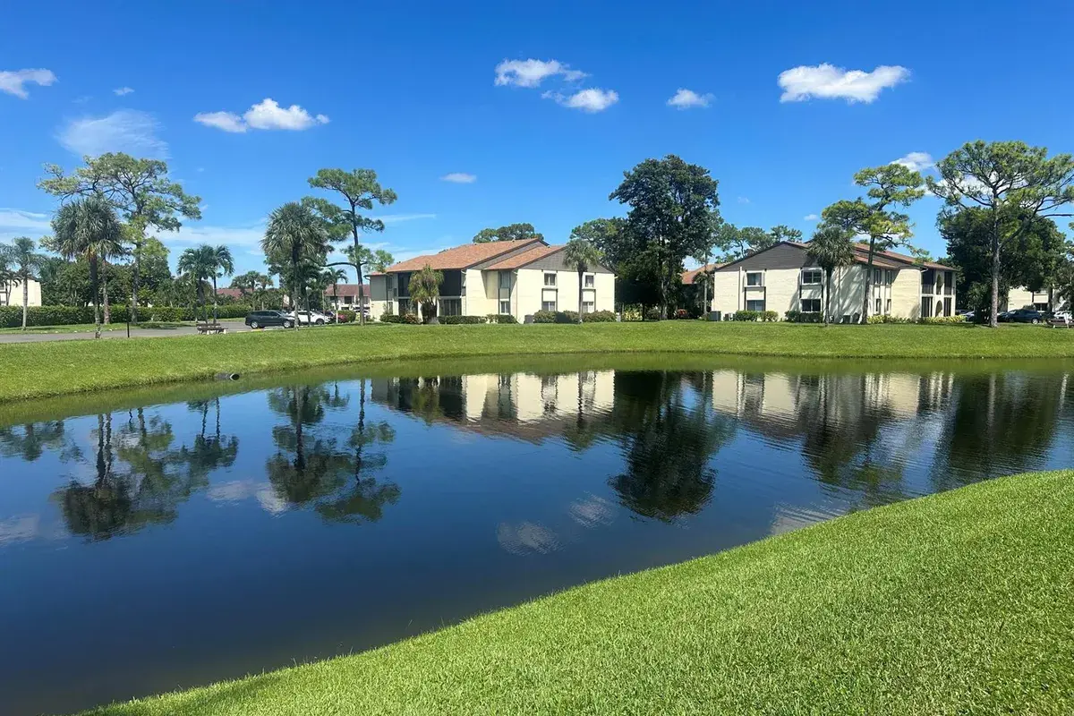 5901 Whispering Pine Way # 2, FL 33463