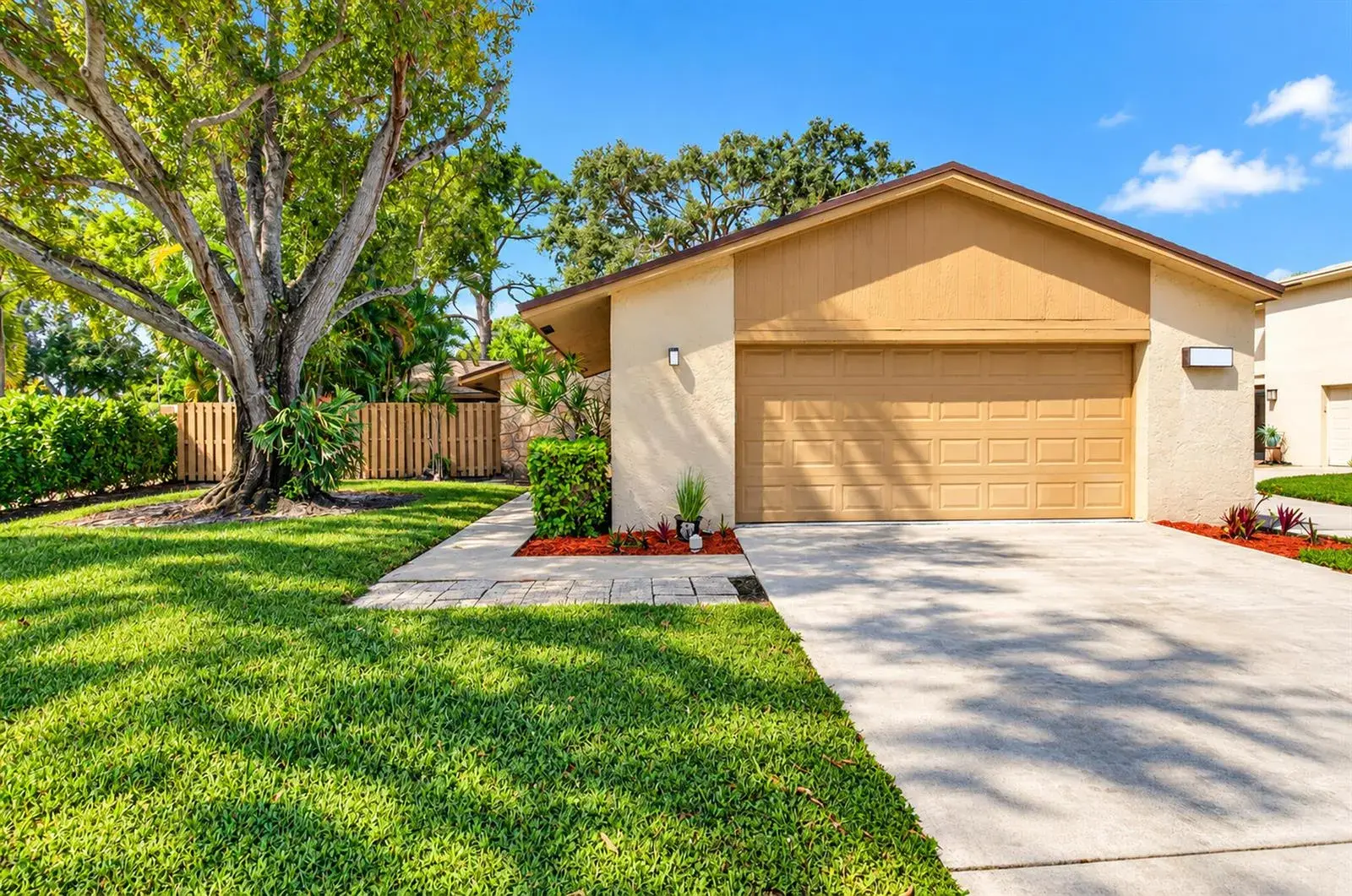 2 bedroom 2 bath Residential for sale at 772 NW 25th Avenue, Delray Beach FL 33445