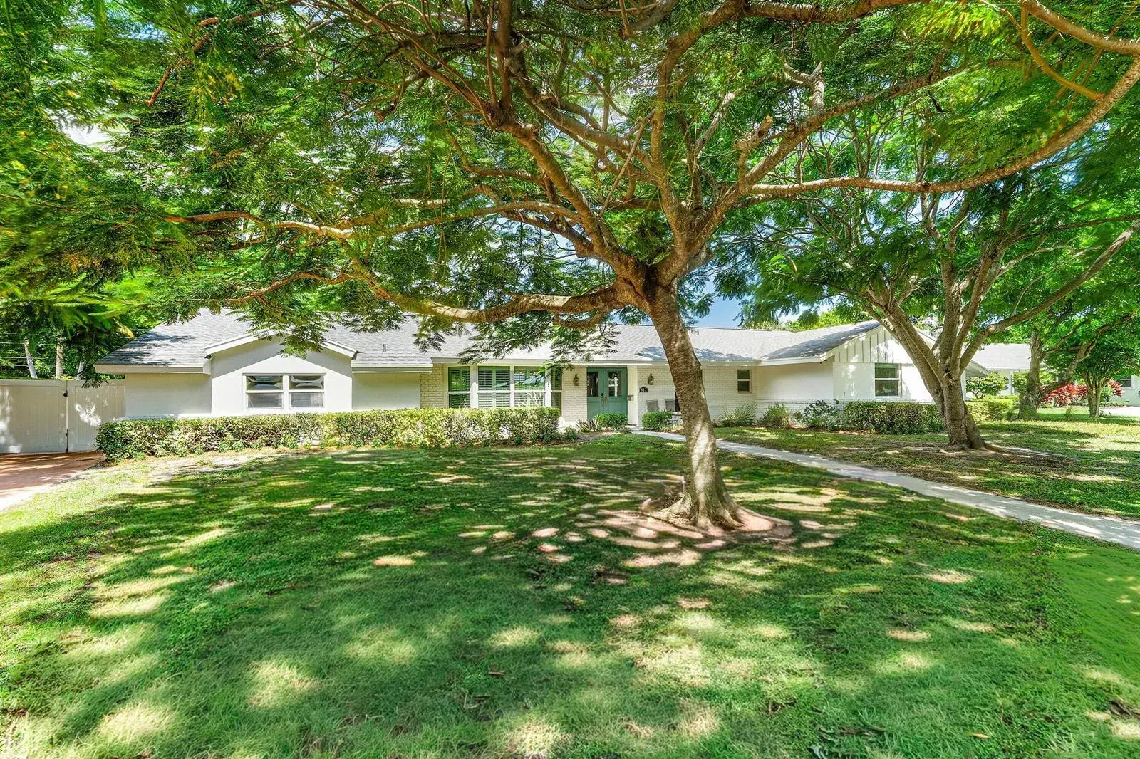 4 bedroom 3 bath Residential for sale at 817 Anchorage Drive, North Palm Beach FL 33408