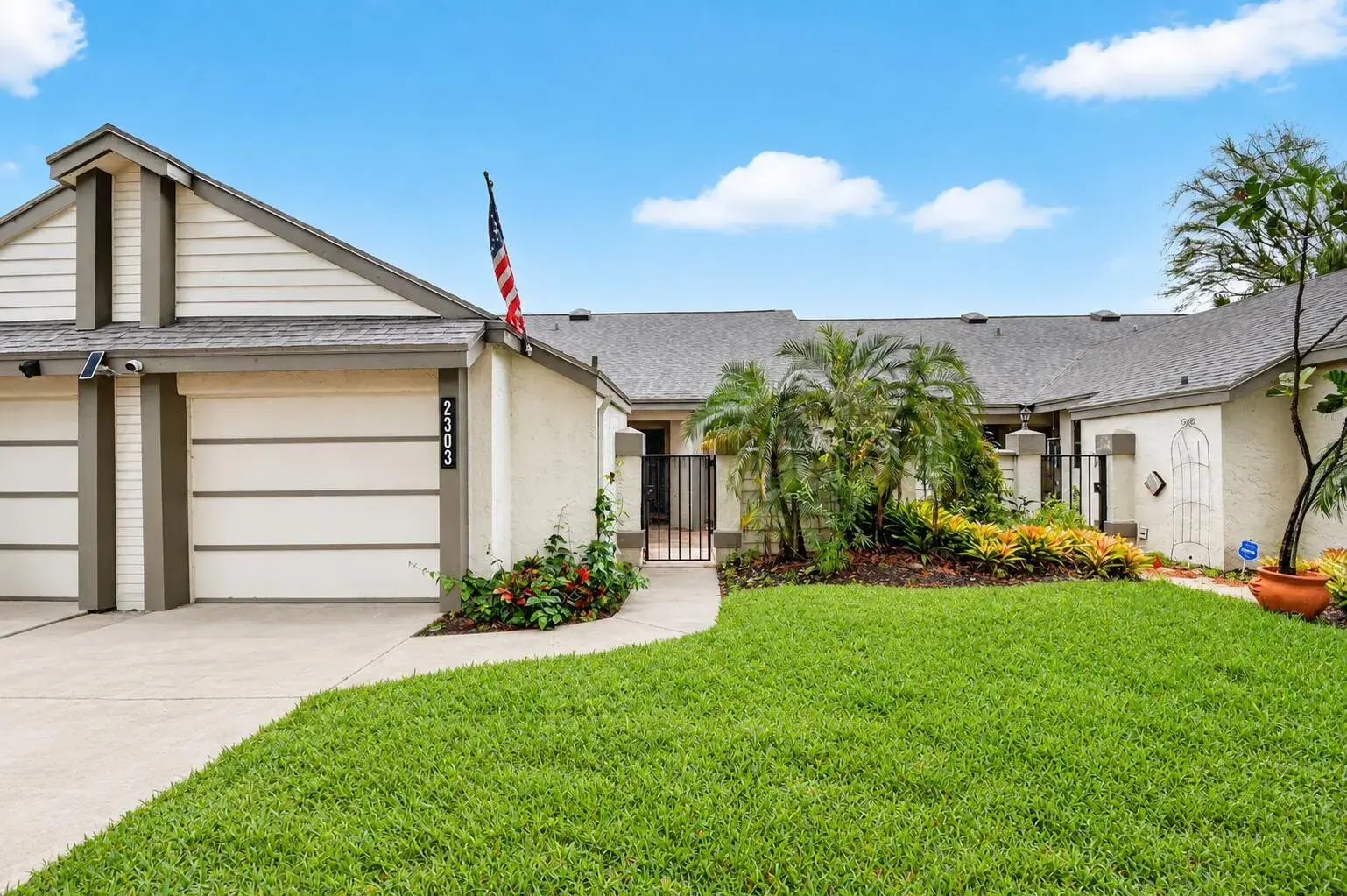 2 bedroom 2 bath Residential for sale at 2303 Landings Boulevard, FL 33413