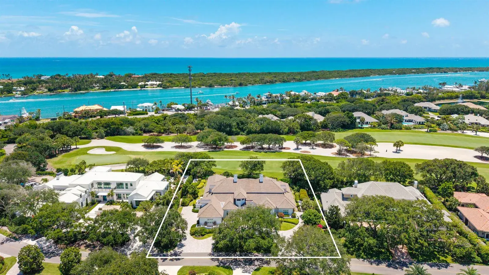 17965 SE VILLAGE Circle, Tequesta FL 33469