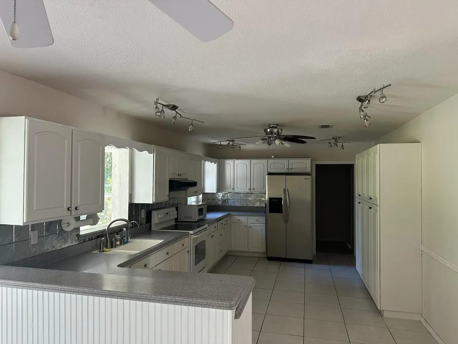384 W ARIEL Road, FL 32141