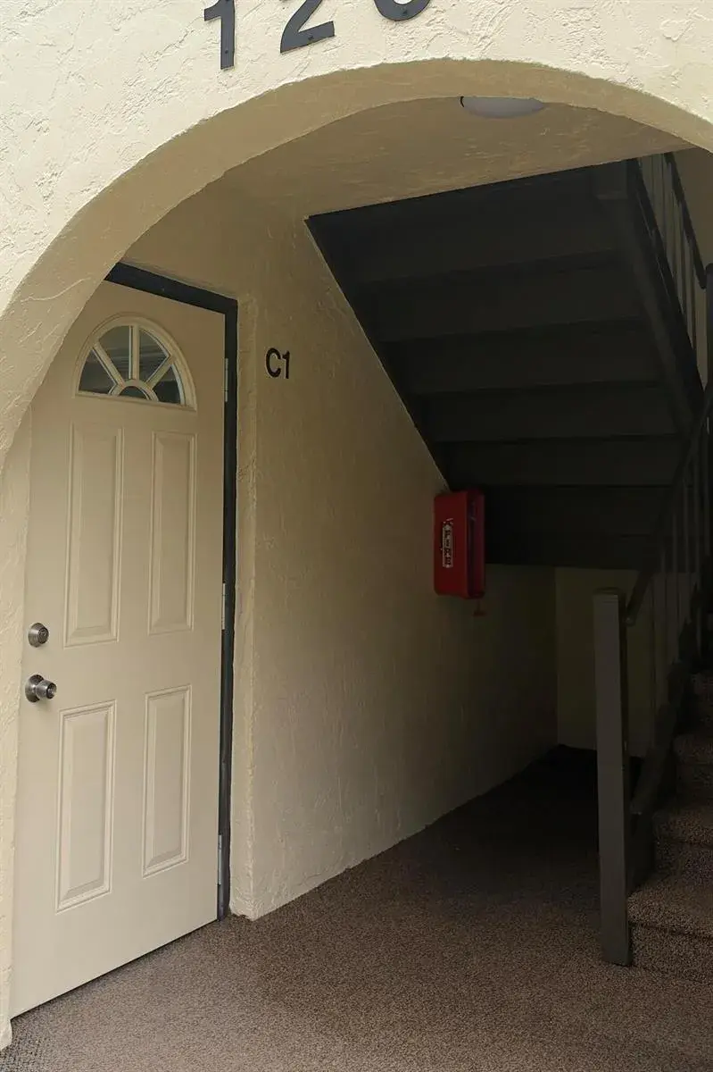 2 bedroom 1 bath Residential for sale at 120 Lake Pine Circle # 1, FL 33463