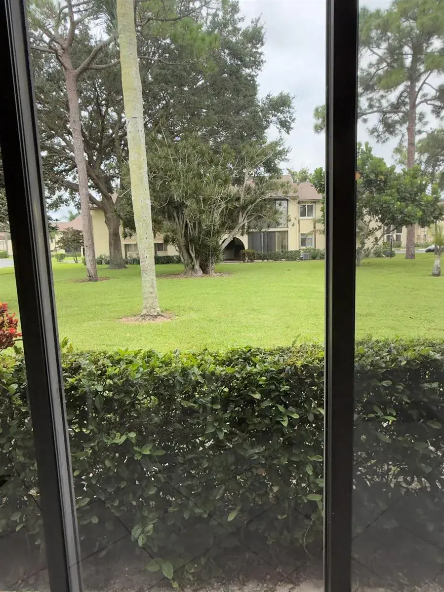120 Lake Pine Circle # 1, FL 33463