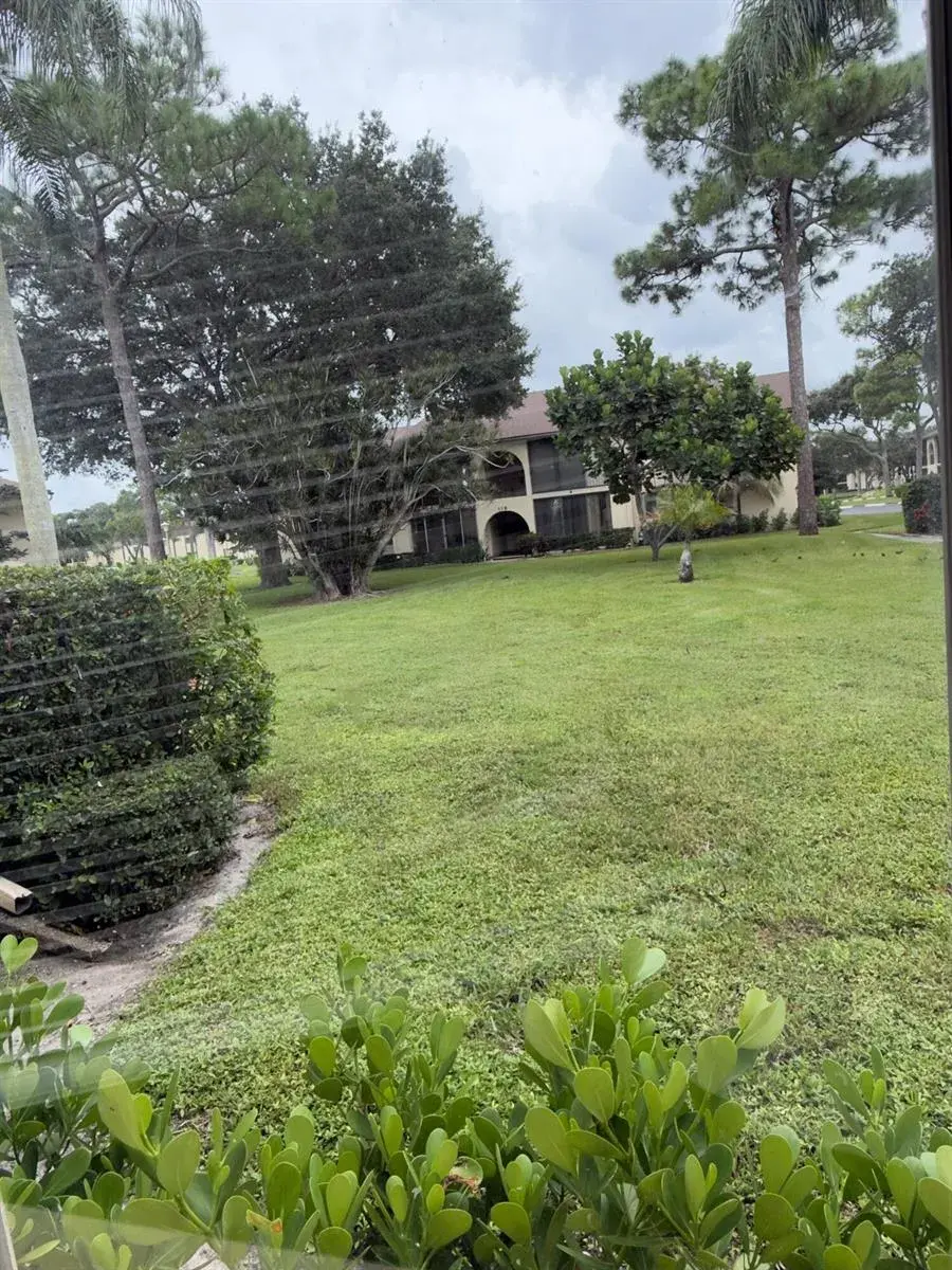 120 Lake Pine Circle # 1, FL 33463