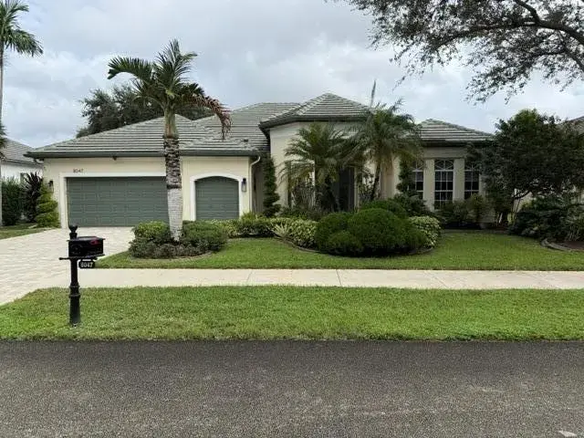 3 bedroom 3 bath Residential for sale at 8047 N SAVANNAH Circle, Davie FL 33328