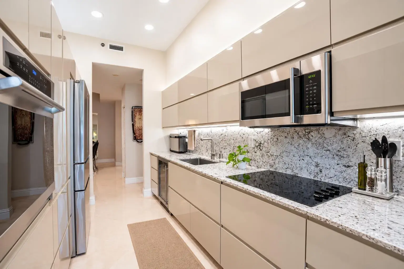3600 YACHT CLUB Drive # 102, Aventura FL 33180